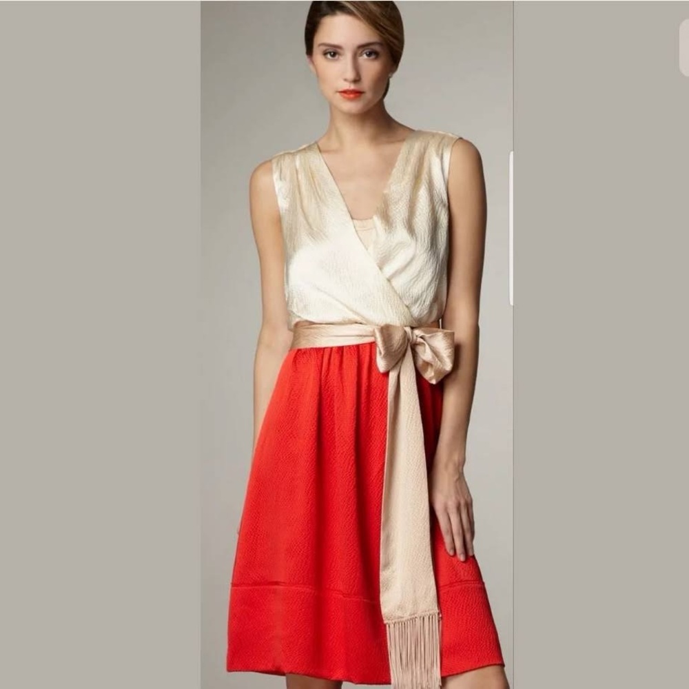Sz0 Tory Burch Darya dress
Champagne, tan & red silk sleeveless dress w sash tie